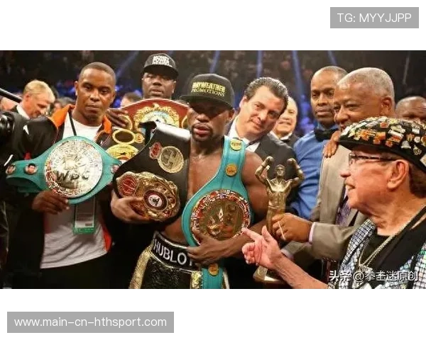 拳王跨级别大战：重拳打破对手鼻梁